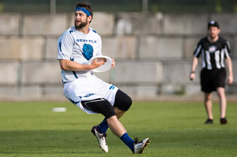Ultimate Frisbee players learning throws at a Seattle clinic